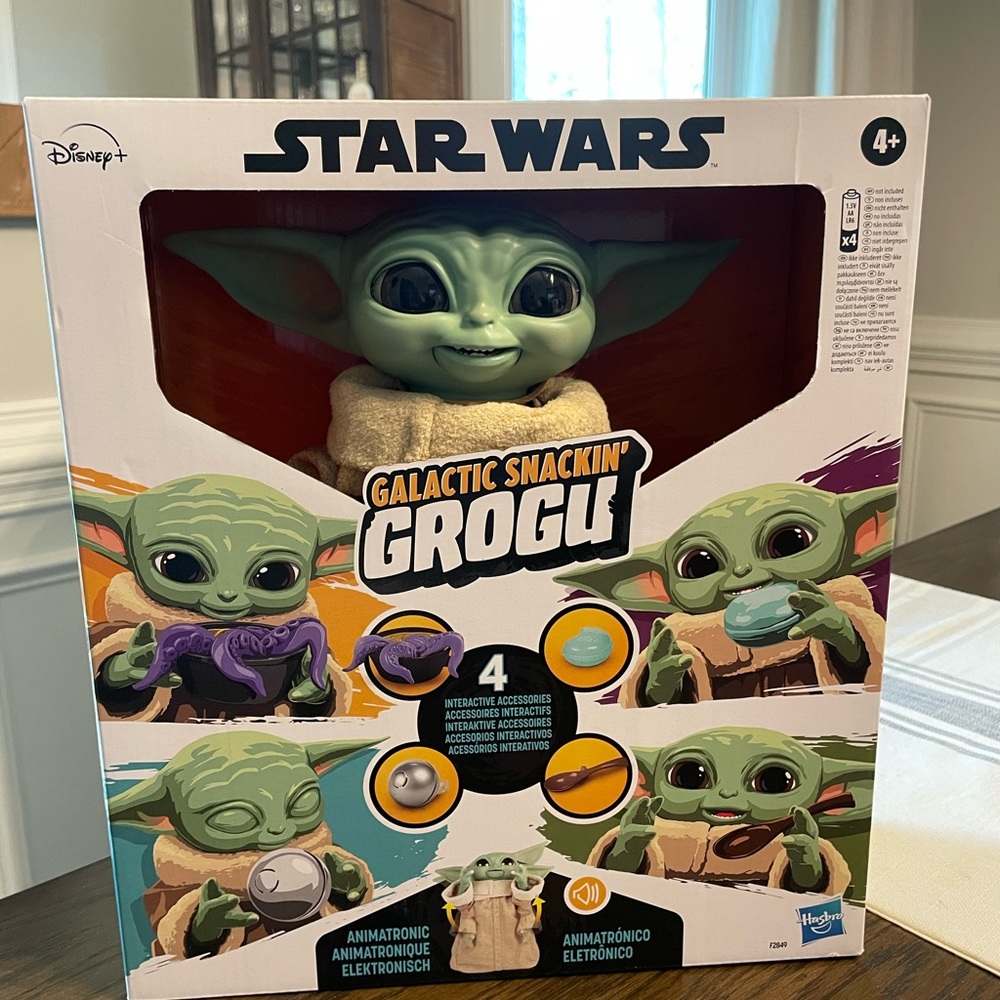 Star Wars Mandalorian Galactic Snackin Grogu Interactive Toy 40+ Sounds Moves